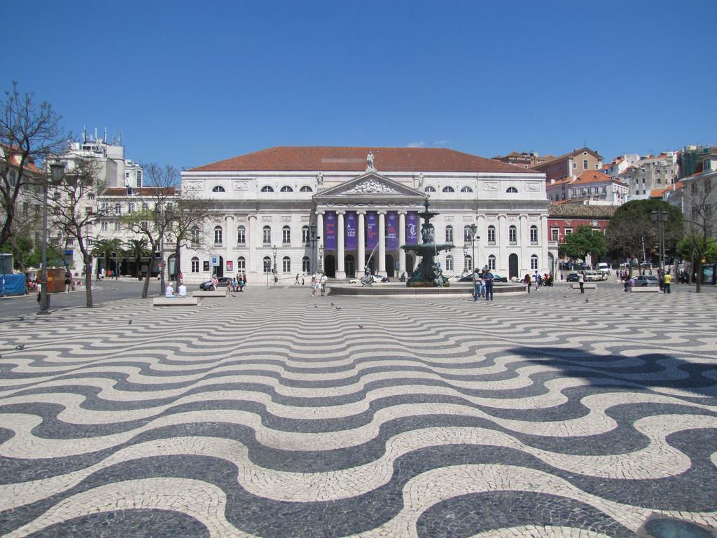 Remodeled Historic Apartment In Bairro Alto Lisboa Exteriör bild