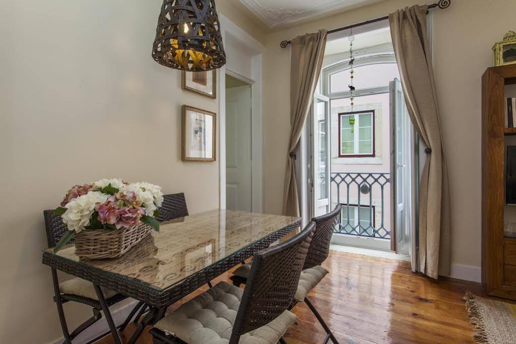 Remodeled Historic Apartment In Bairro Alto Lisboa Exteriör bild